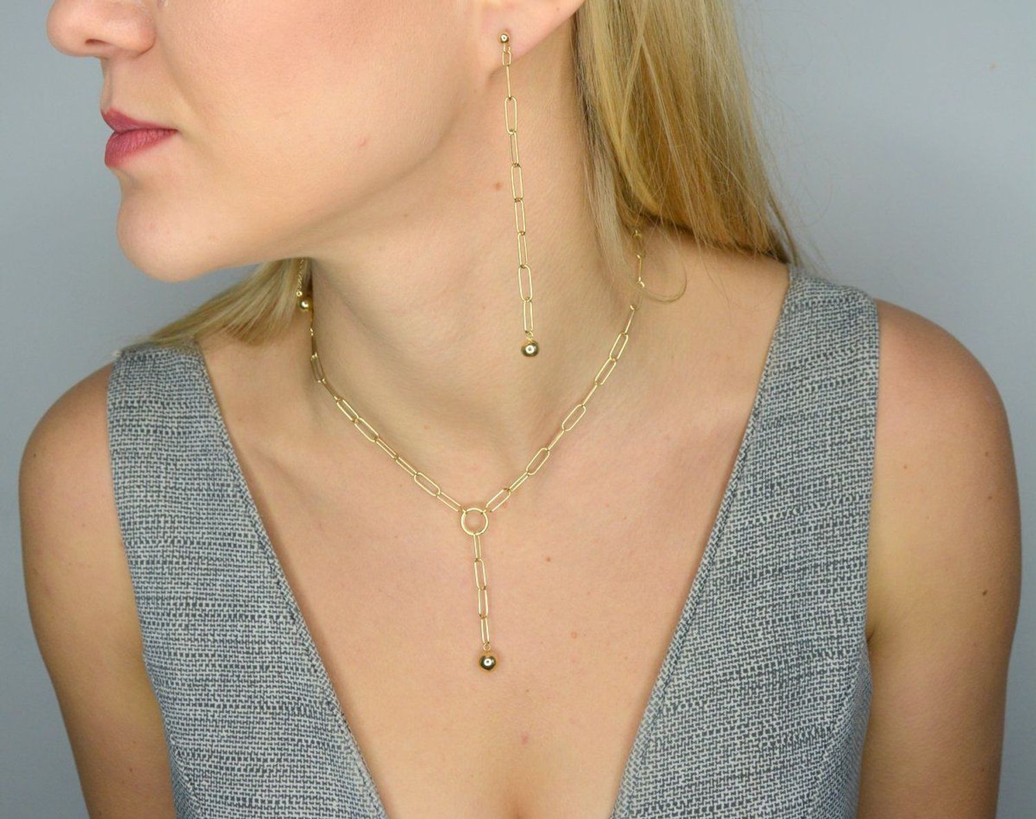 Kolczyki złote wiszące na sztyft 585 'kulka na łańcuchu'.jpg