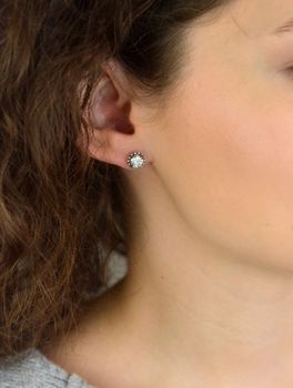 Srebrne kolczyki damskie DIA-KLC-2009-925 – okrągłe, zdobione cyrkonią, 8 mm, waga 2,20 g. Zapięcie na sztyft. Klasyczna elegancja na co dzień i od święta (4).JPG