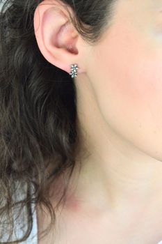 Kolczyki srebrne 925 – podwójne kwiatki z cyrkoniami DIA-KLC-2031-925 (1).jpg