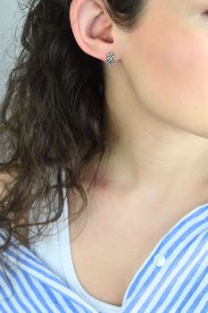 Kolczyki srebrne 925 – podwójne kwiatki z cyrkoniami DIA-KLC-2031-925 (3).jpg