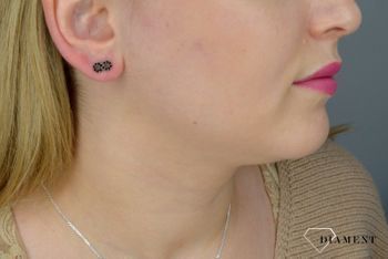 Srebrne kolczyki przy uchu 925 nieskończoność z czarną cyrkonią DIA-KLC-2039-925. Srebrne kolczyki wykonane z najwyższej jakości srebra próby 925 (4).JPG