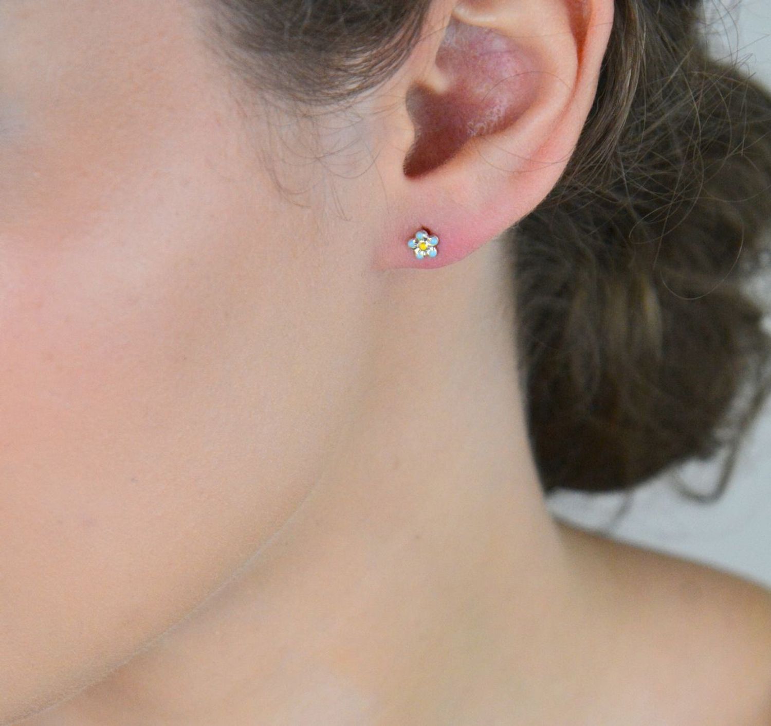 Srebrne kolczyki przy uchu małe kwiatki DIA-KLC-2066OR0079-925.png