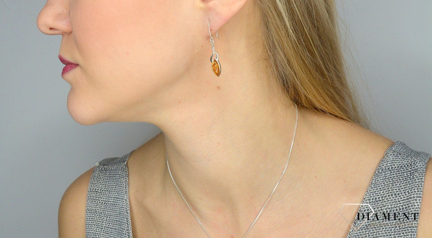 Srebrne kolczyki z bursztynem DIA-KLC-2160K-925 to propozycja od sklepu jubilerskiego Diament..jpg