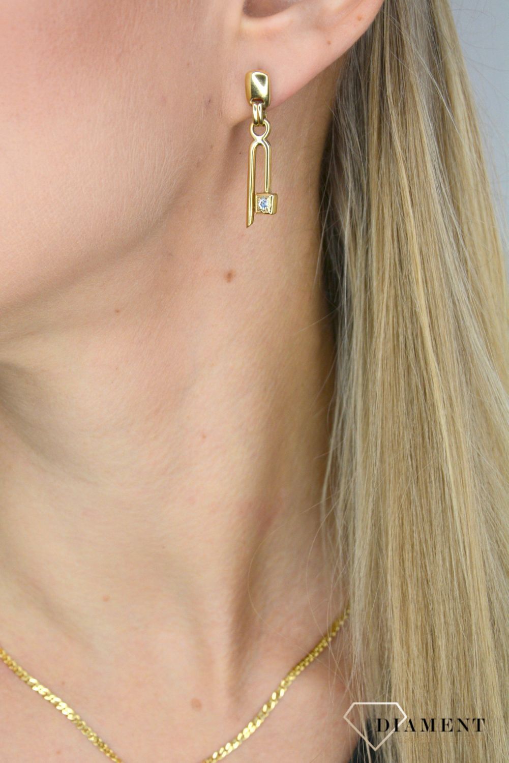 Złote kolczyki 585 ciekawy wzór z ozdobną cyrkonią DIA-KLC-2229-585.jpg