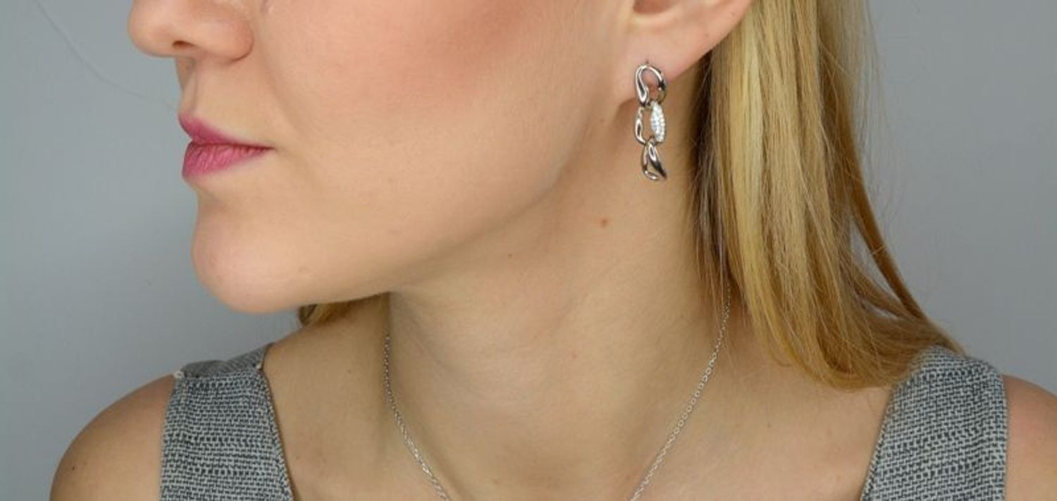 Srebrne kolczyki wiszące pancerka z cyrkoniami DIA-KLC-2271-925.jpg