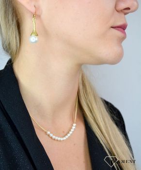 Kolczyki damskie wiszące z perłą. Kolczyki damskie BY DZIUBEKA pozłacane z perłą DIA-KLC-2314-INNE 💎Kolczyki wykonane z metalu, który jest antyalergiczny nie zawiera niklu i ołowiu (3).JPG