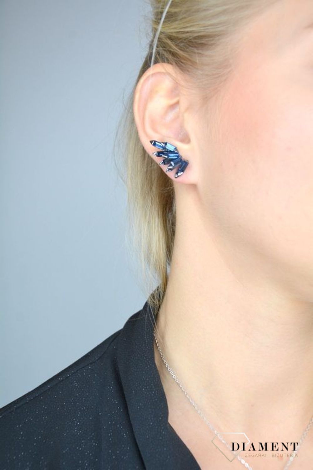 Kolczyki damskie BY DZIUBEKA cyrkonie w niebieskim odcieniu DIA-KLC-2323-INNE.jpg