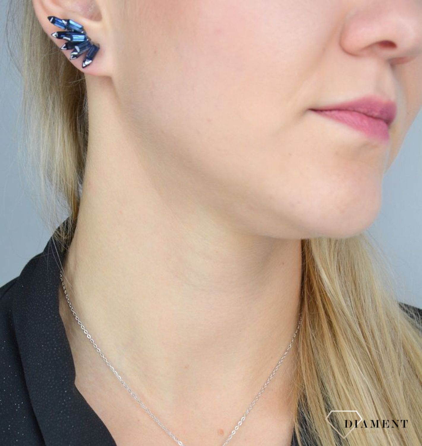 Kolczyki damskie BY DZIUBEKA cyrkonie w niebieskim odcieniu DIA-KLC-2323-INNE.jpg