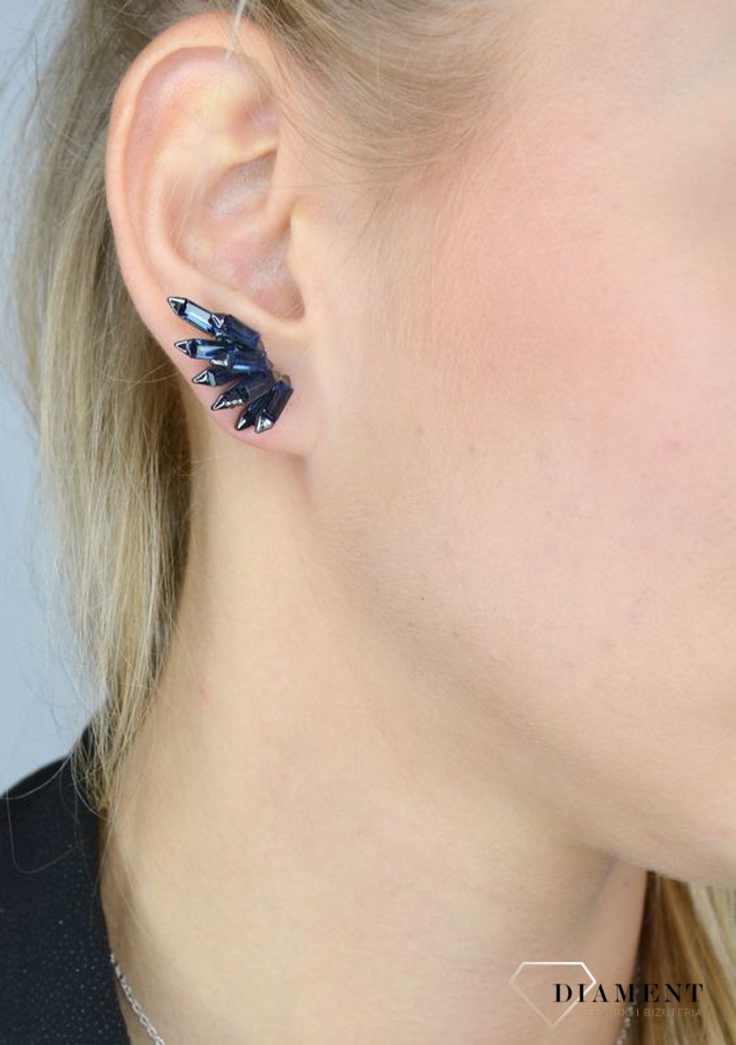 Kolczyki damskie BY DZIUBEKA cyrkonie w niebieskim odcieniu DIA-KLC-2323-INNE.jpg