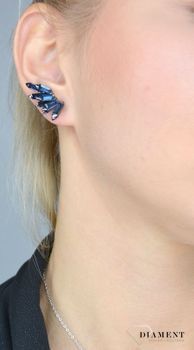 Kolczyki damskie cyrkonie w niebieskim odcieniu. Nowoczesne nausznice ozdobione cyrkoniami. Biżuteria o ciekawym i modnym kształcie to jeden z najmodniejszych w tym sezonie motywów (5).JPG
