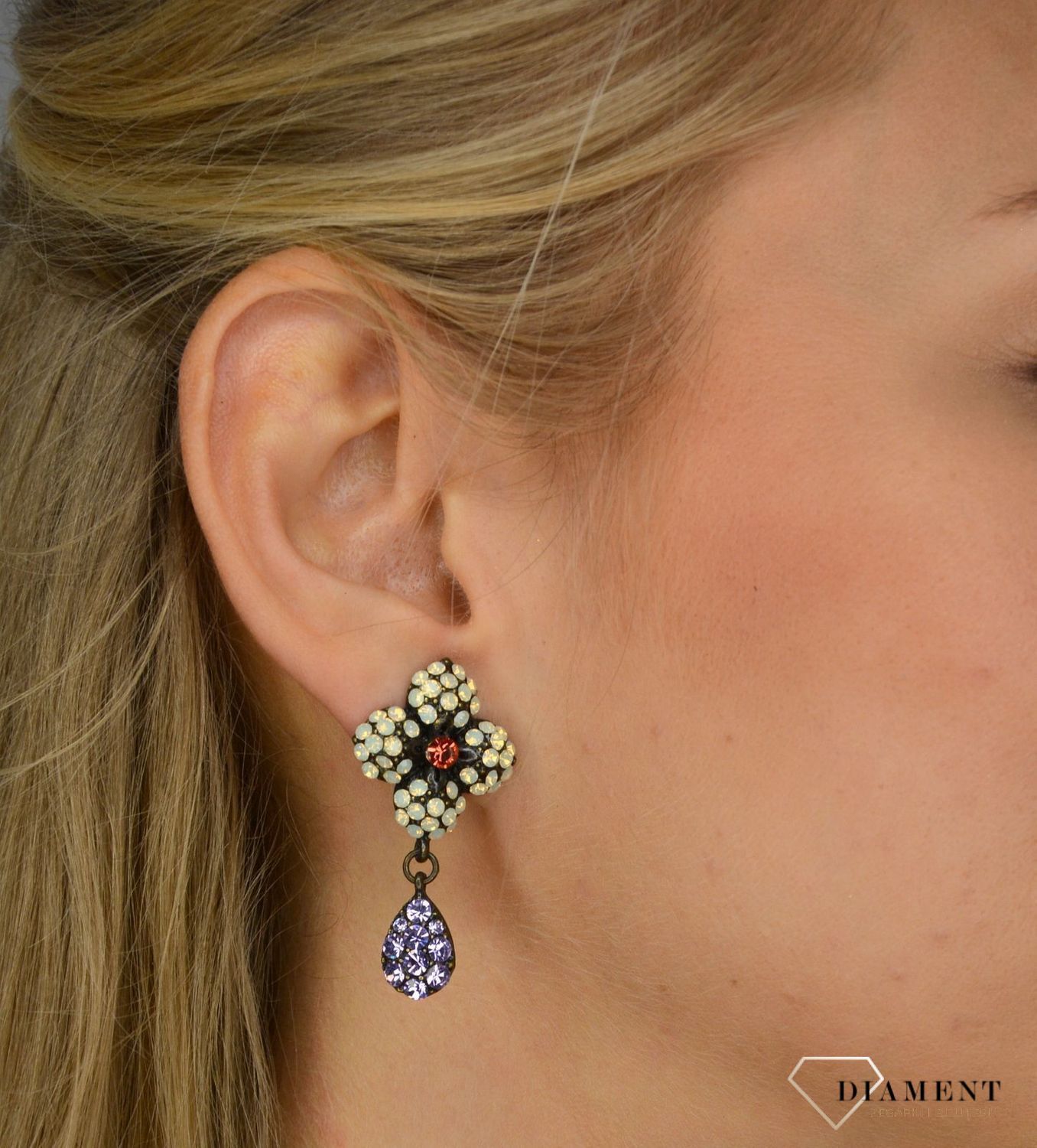 Kolczyki damskie BY DZIUBEKA ozdobne kwiatki DIA-KLC-2410-INNE.jpg