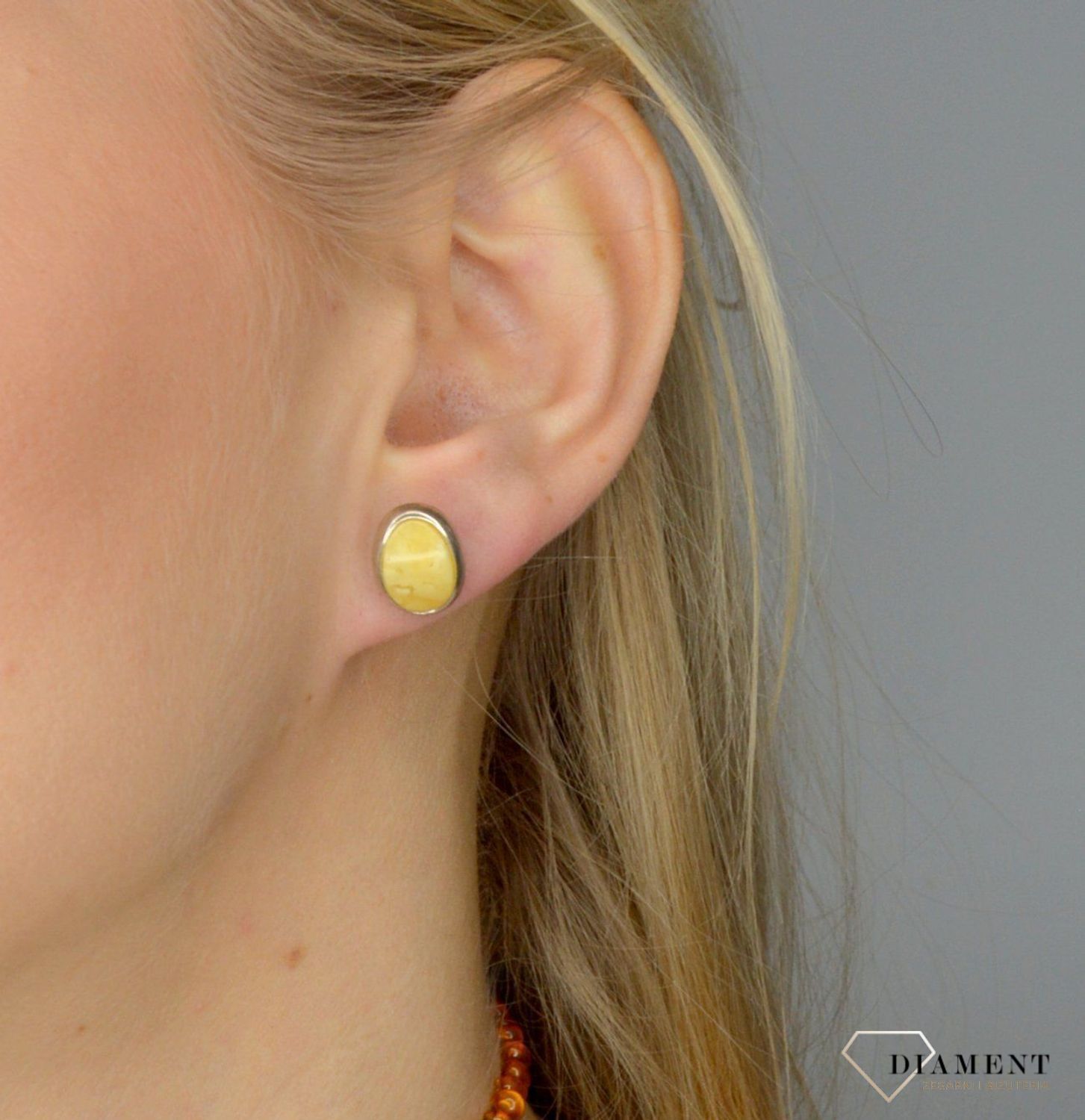 Srebrne kolczyki z mlecznym bursztynem DIA-KLC-2441.jpg