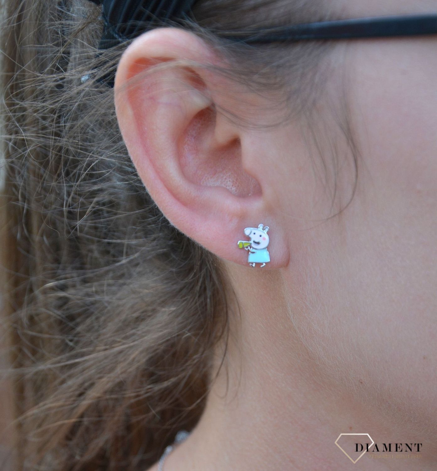 Srebrne kolczyki dla dziewczynki przy uchu świnka George DIA-KLC-2455-925.jpg