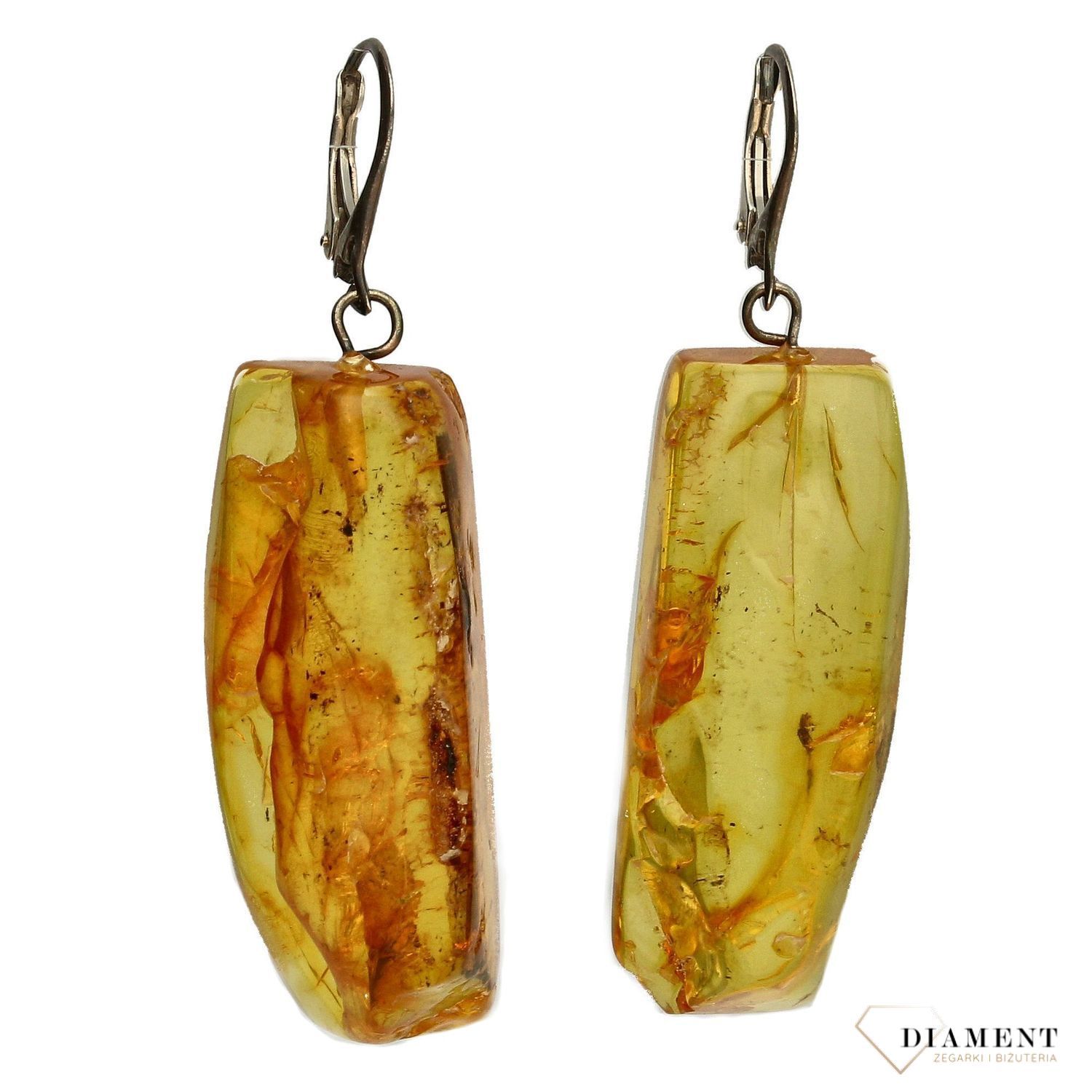 Kolczyki srebrne z bursztynem w kolorze jasnego brązu DIA-KLC-2472-bursztyn  to propozycja od sklepu jubilerskiego Diament.jpg