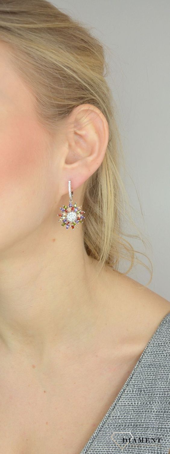 Srebrne kolczyki 925 wiszące w kształcie kwiata z kolorowymi cyrkoniami DIA-KLC-2545-925.jpg