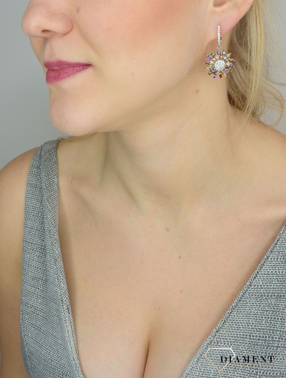 Srebrne kolczyki 925 wiszące w kształcie kwiata z kolorowymi cyrkoniami DIA-KLC-2545-925.jpg