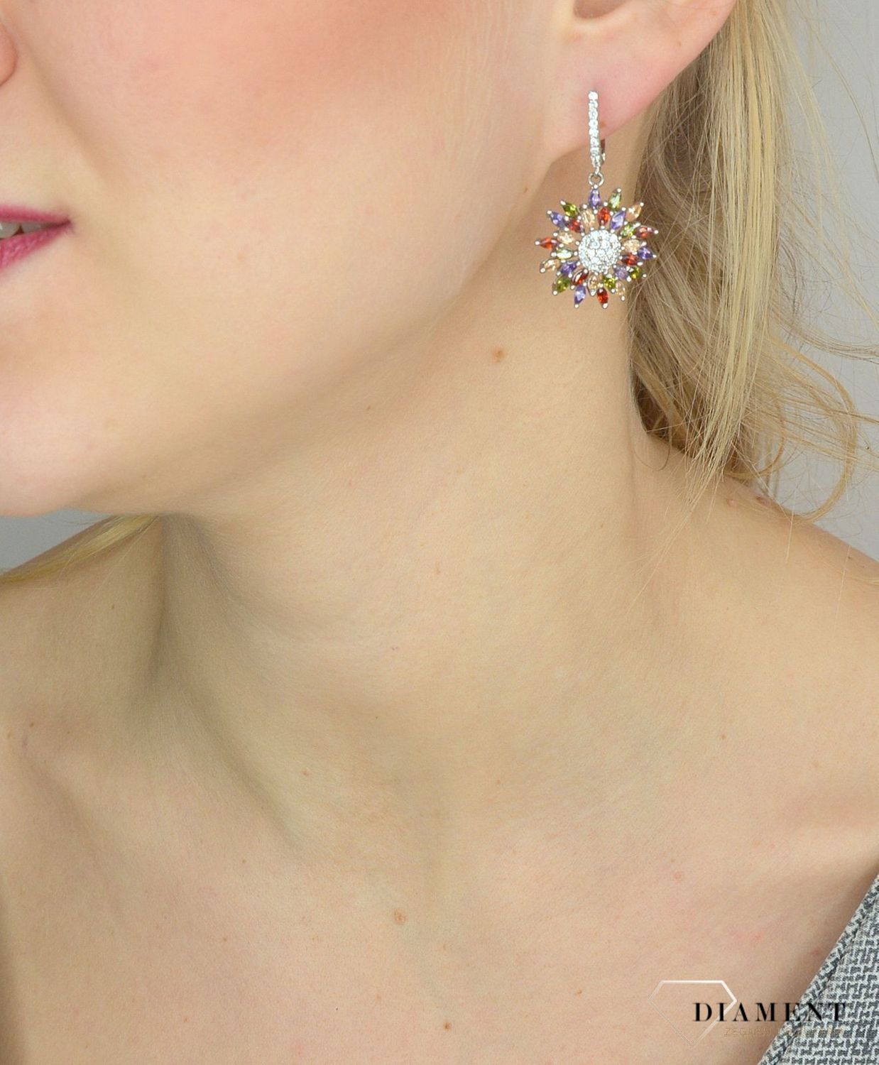 Srebrne kolczyki 925 wiszące w kształcie kwiata z kolorowymi cyrkoniami DIA-KLC-2545-925.jpg