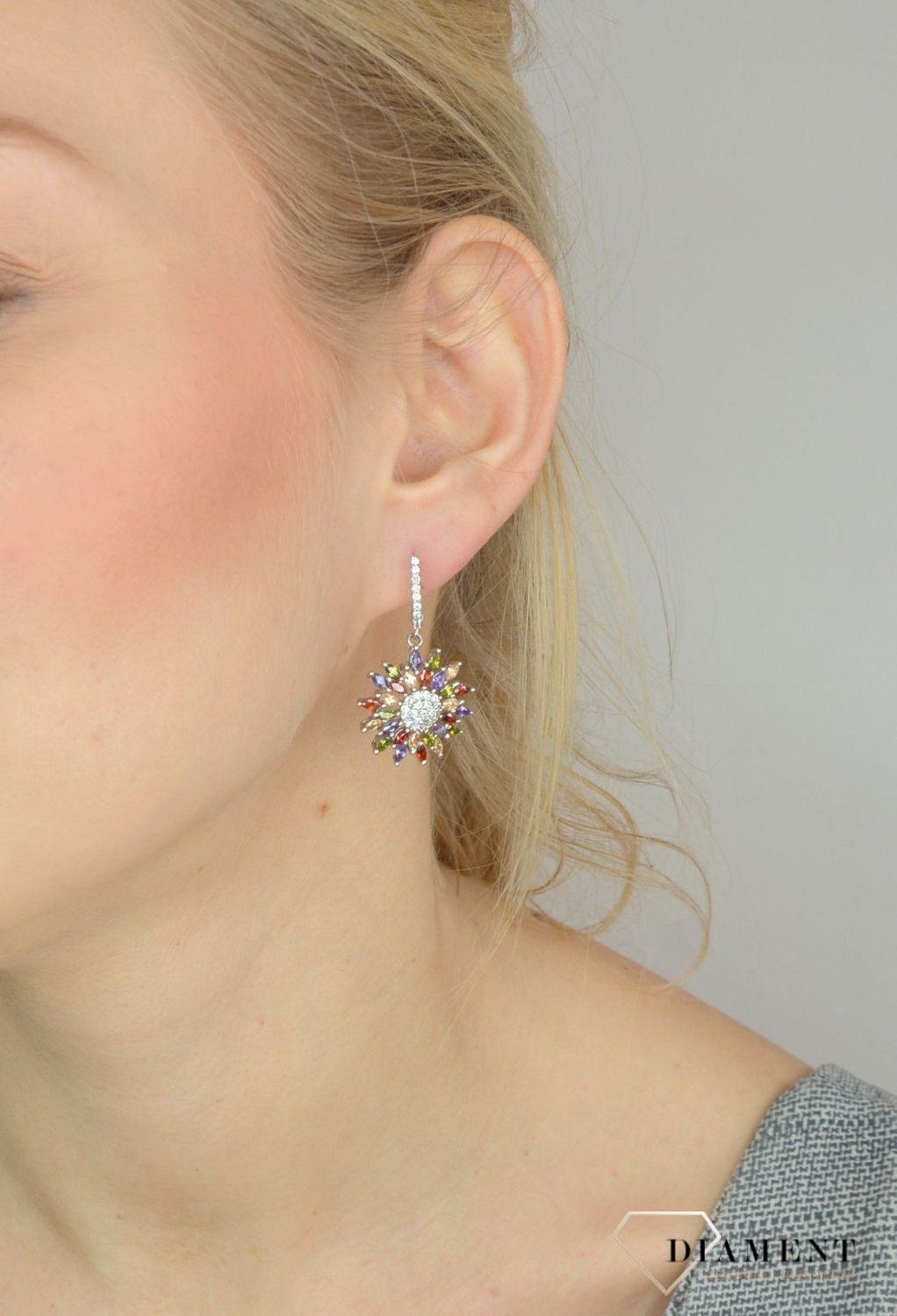 Srebrne kolczyki 925 wiszące w kształcie kwiata z kolorowymi cyrkoniami DIA-KLC-2545-925.jpg