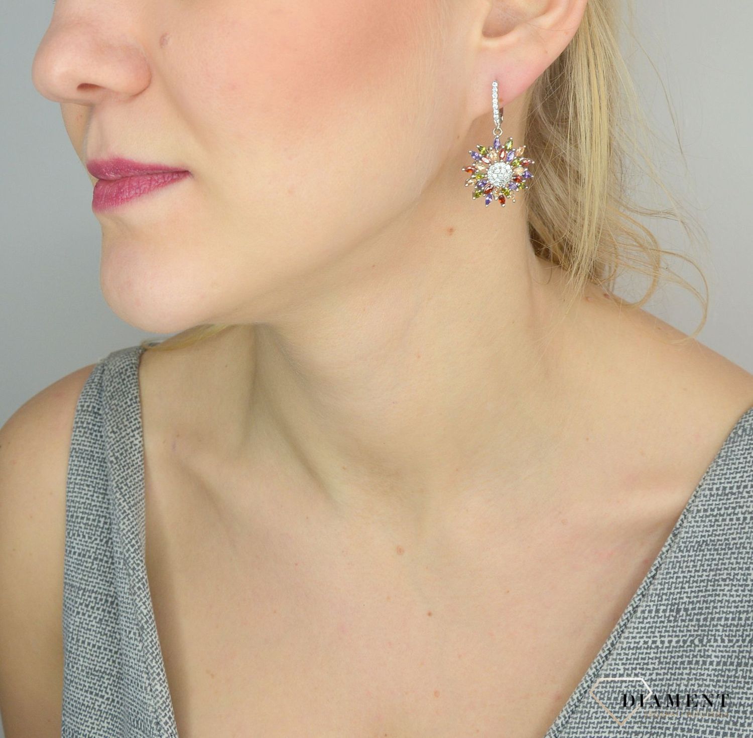 Srebrne kolczyki 925 wiszące w kształcie kwiata z kolorowymi cyrkoniami DIA-KLC-2545-925.jpg