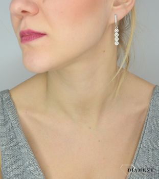 Srebrne kolczyki 925 wiszące z cyrkonią DIA-KLC-2553-925 Srebrne kolczyki wiszące cyrkonię. Kolczyki zostały wykonane z najwyższej jakości srebra próby 925. Kolczyki z wygodnym zapięciem na sztyft. Kolczyki to świetny pomysł na prezent  (3).JPG