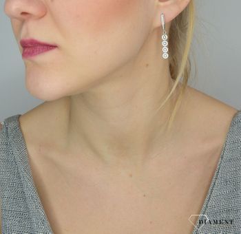 Srebrne kolczyki 925 wiszące z cyrkonią DIA-KLC-2553-925 Srebrne kolczyki wiszące cyrkonię. Kolczyki zostały wykonane z najwyższej jakości srebra próby 925. Kolczyki z wygodnym zapięciem na sztyft. Kolczyki to świetny pomysł na prezent  (6).JPG