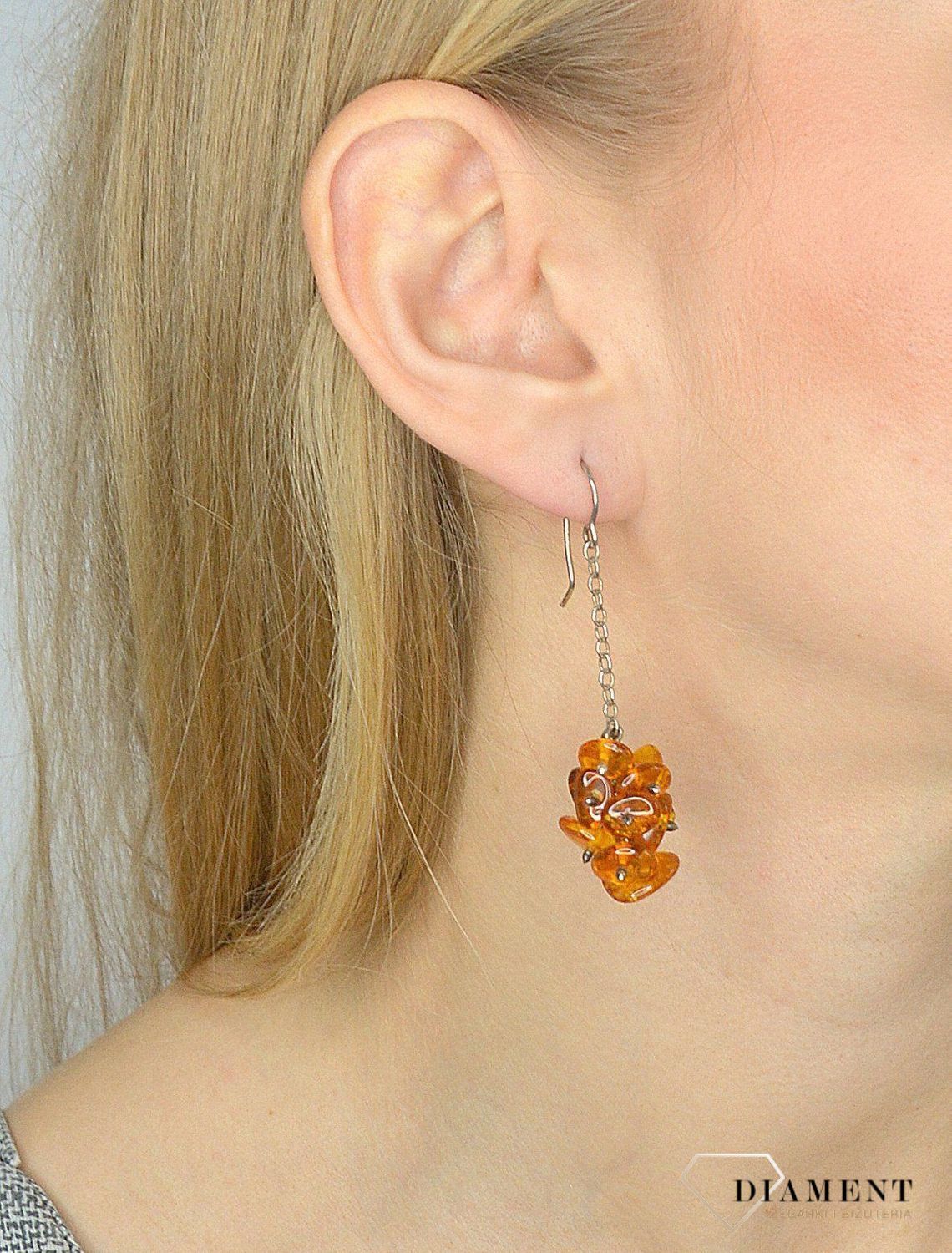 Srebrne kolczyki z bursztynem wiszący łańcuszek DIA-KLC-2566-925.jpg
