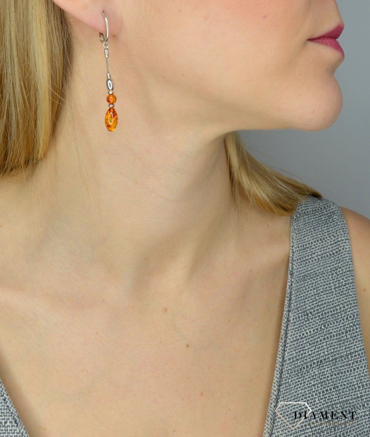 Srebrne kolczyki wiszące z bursztynem DIA-KLC-2569-925.jpg