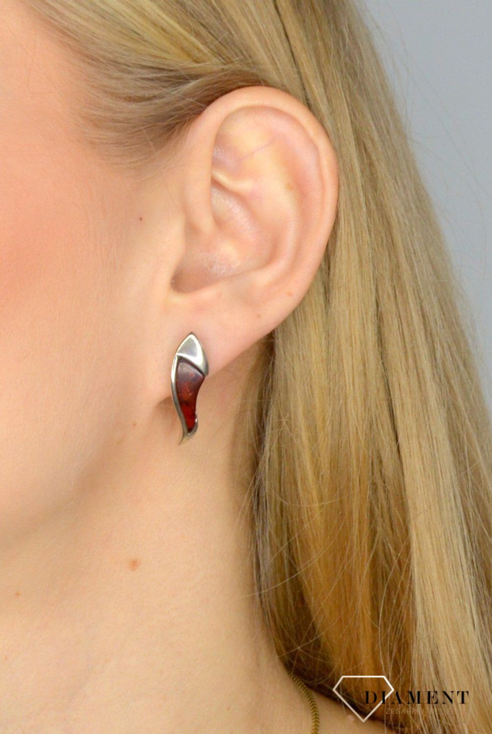 Srebrne kolczyki sztyfty wiszące z bursztynem DIA-KLC-2573-925.jpg