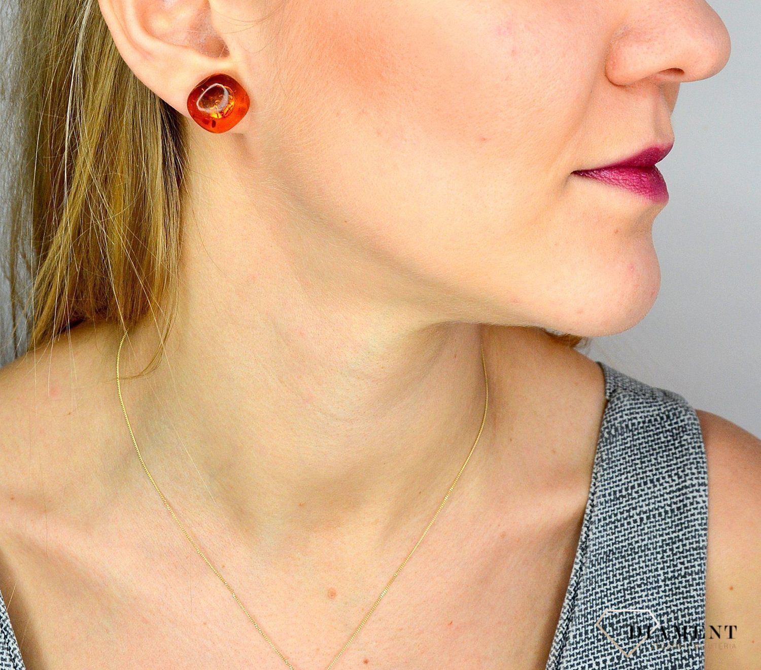 Srebrne kolczyki kwadraty z bursztynu DIA-KLC-2576-925.jpg