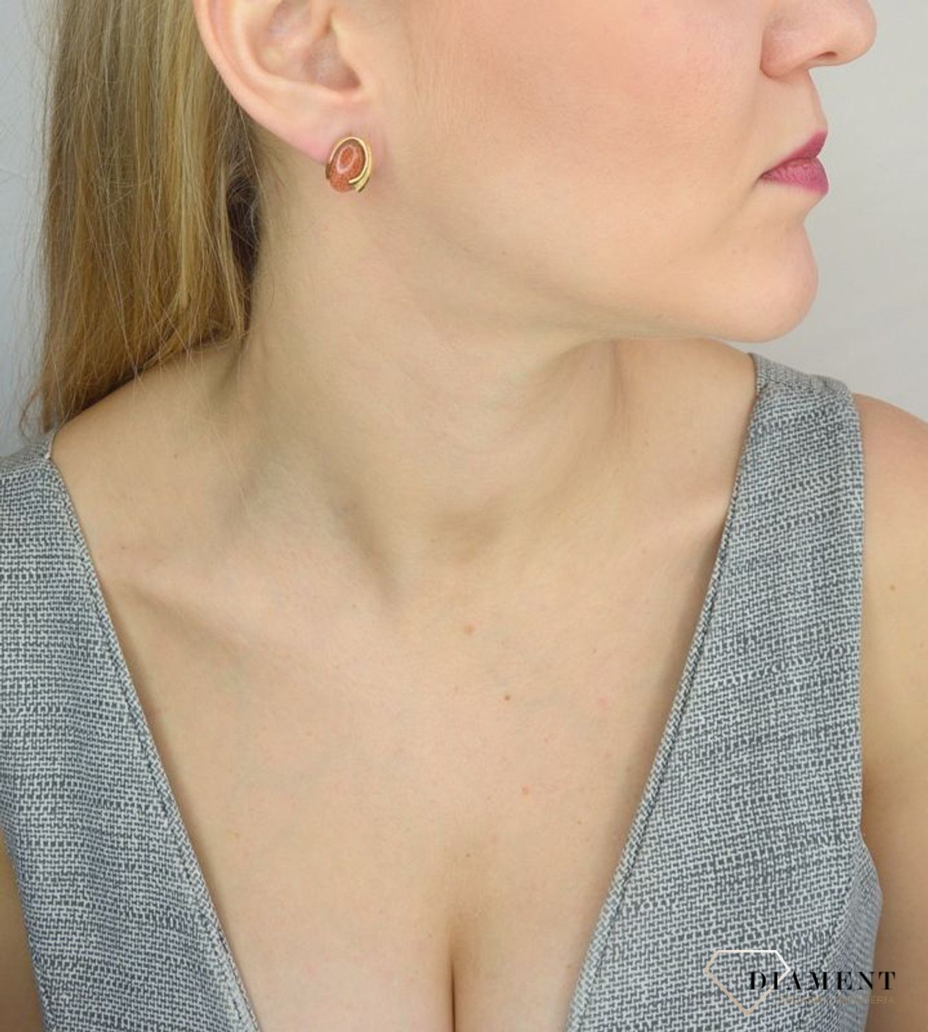 Złote kolczyki Diament 585 z piaskiem pustyni DIA-KLC-2589-585.jpg