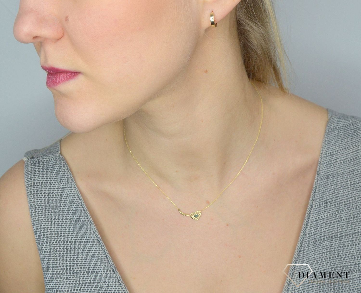 Złote kolczyki 585 szerokie, malutkie kółka DIA-KLC-2636-585. Eleganckie, złote kolczyki gładkie kółka wykonane z najwyższej próby złota 585..jpg