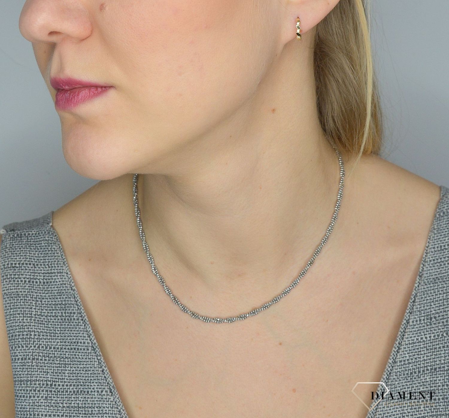 Złote kolczyki 585 drobne kółka z cyrkonią DIA-KLC-2646-585.jpg