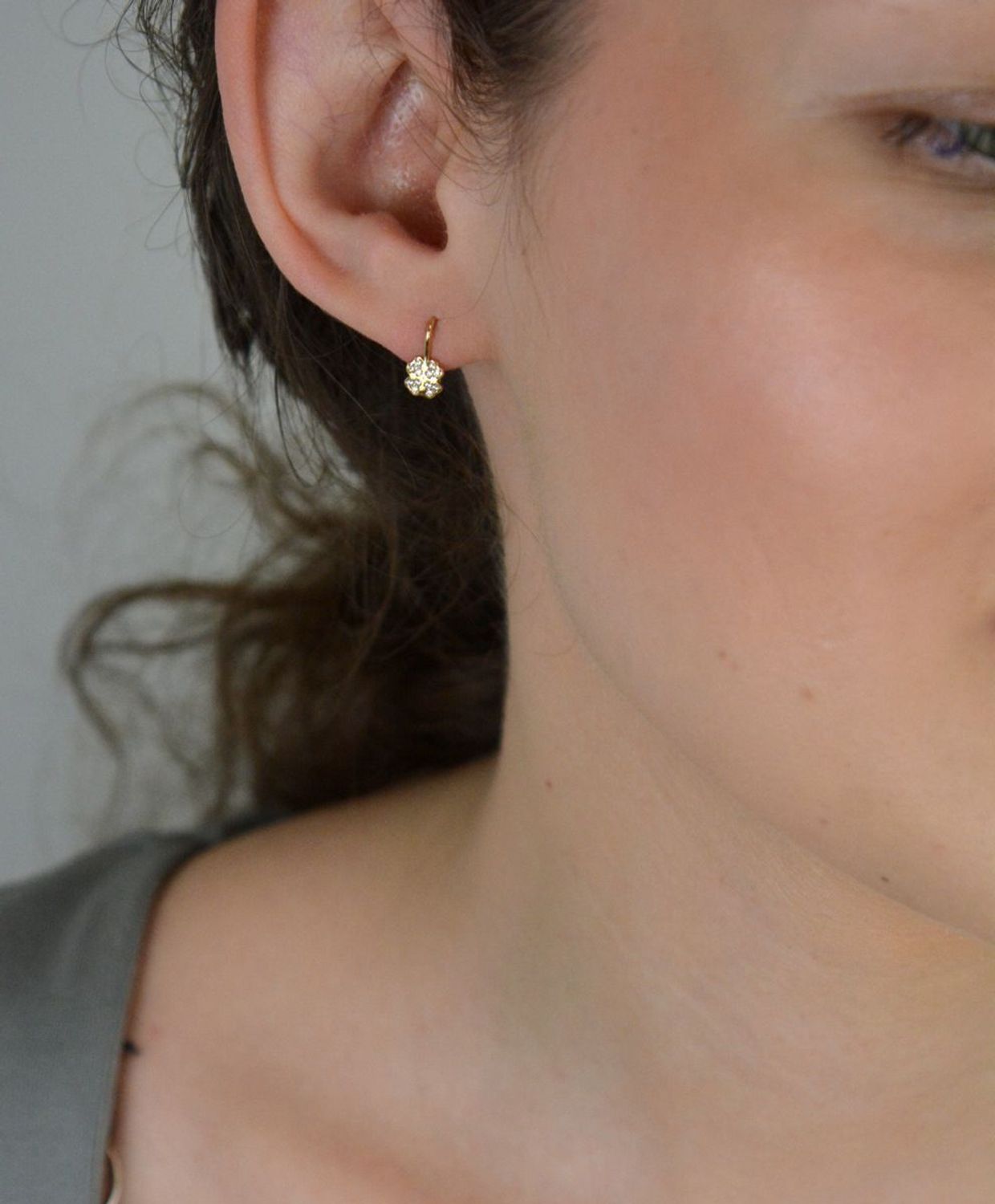 Złote kolczyki dla dziewczynki kwiatki z białymi cyrkoniami 585- DIA-KLC-2654-585.1.jpg