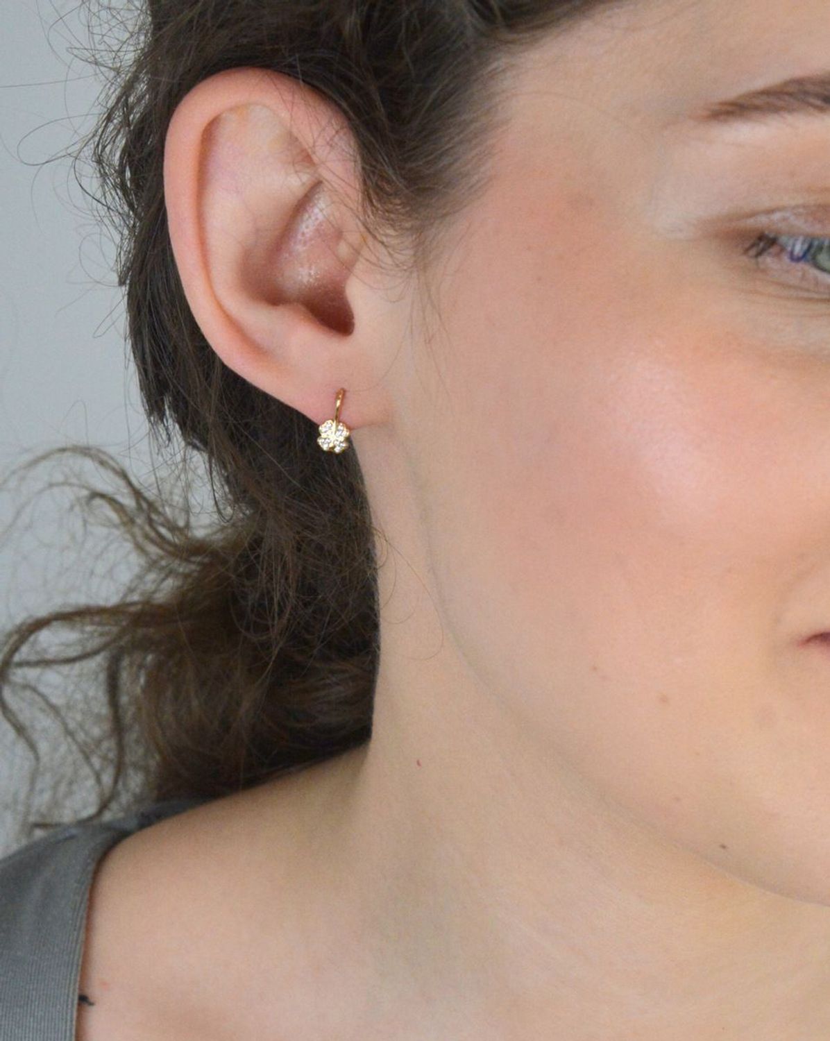 Złote kolczyki dla dziewczynki kwiatki z białymi cyrkoniami 585- DIA-KLC-2654-585.1.jpg