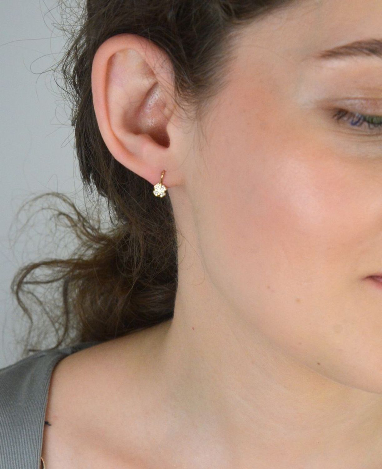 Złote kolczyki dla dziewczynki kwiatki z białymi cyrkoniami 585- DIA-KLC-2654-585.1.jpg