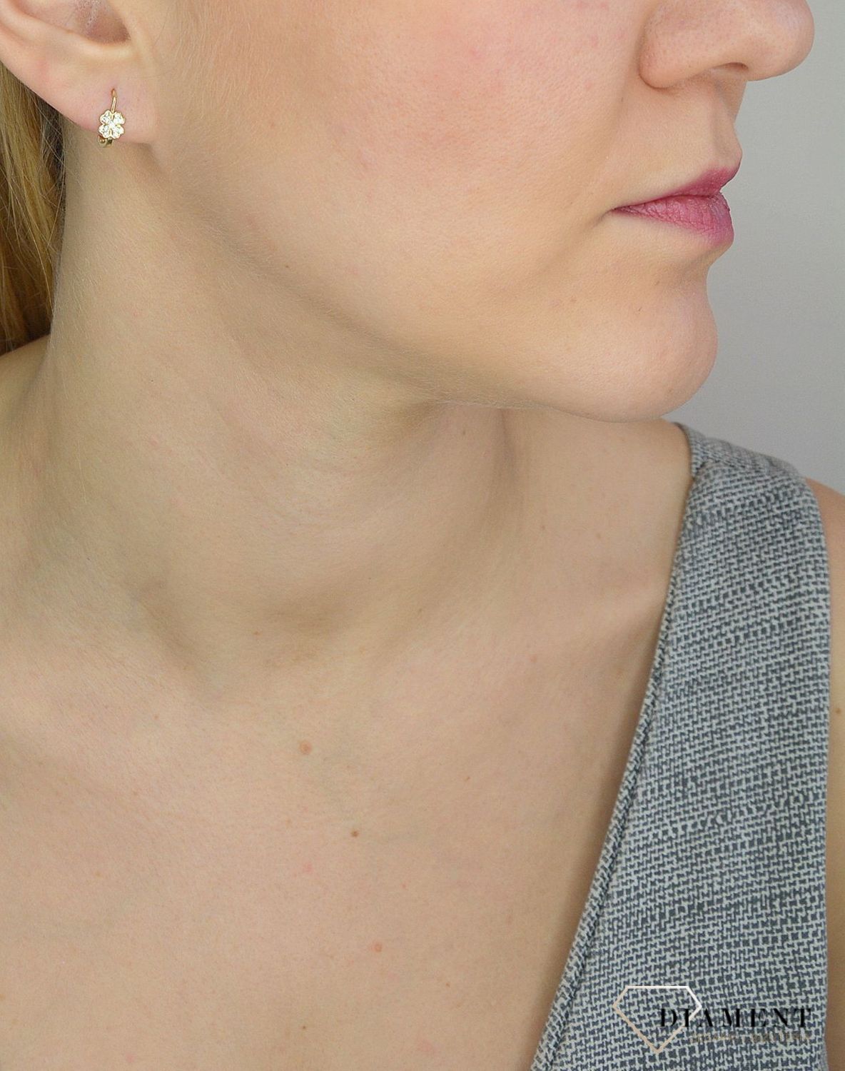 Złote kolczyki 585 wiszące koniczynki z cyrkonią DIA-KLC-2657-585.jpg