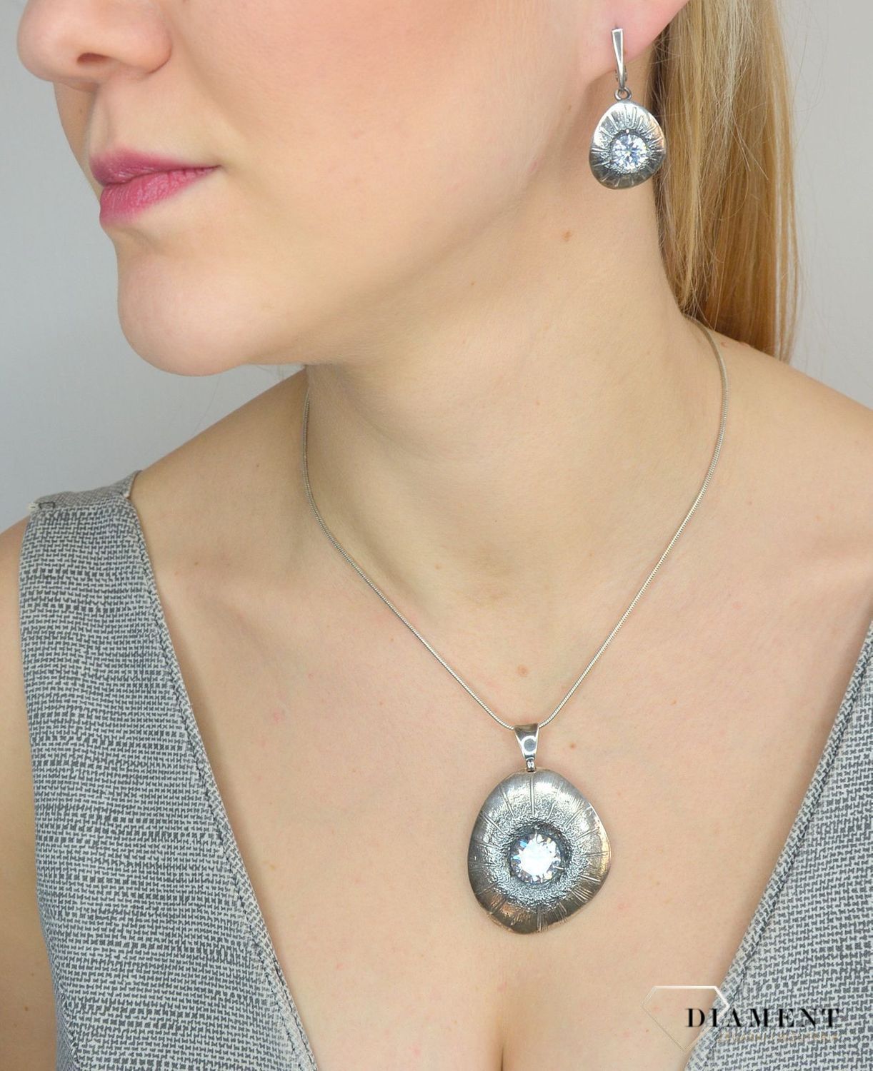 Kolczyki srebrne wiszące oksydowane z cyrkonią DIA-KLC-2782-925.jpg