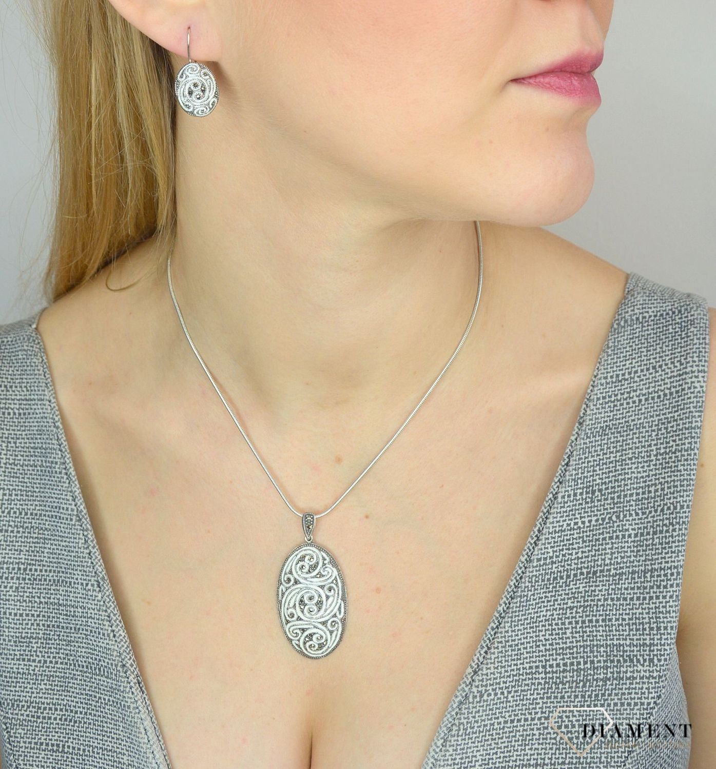 Kolczyki srebrne wiszące z markazytami 925 'Biała emalia'.jpg