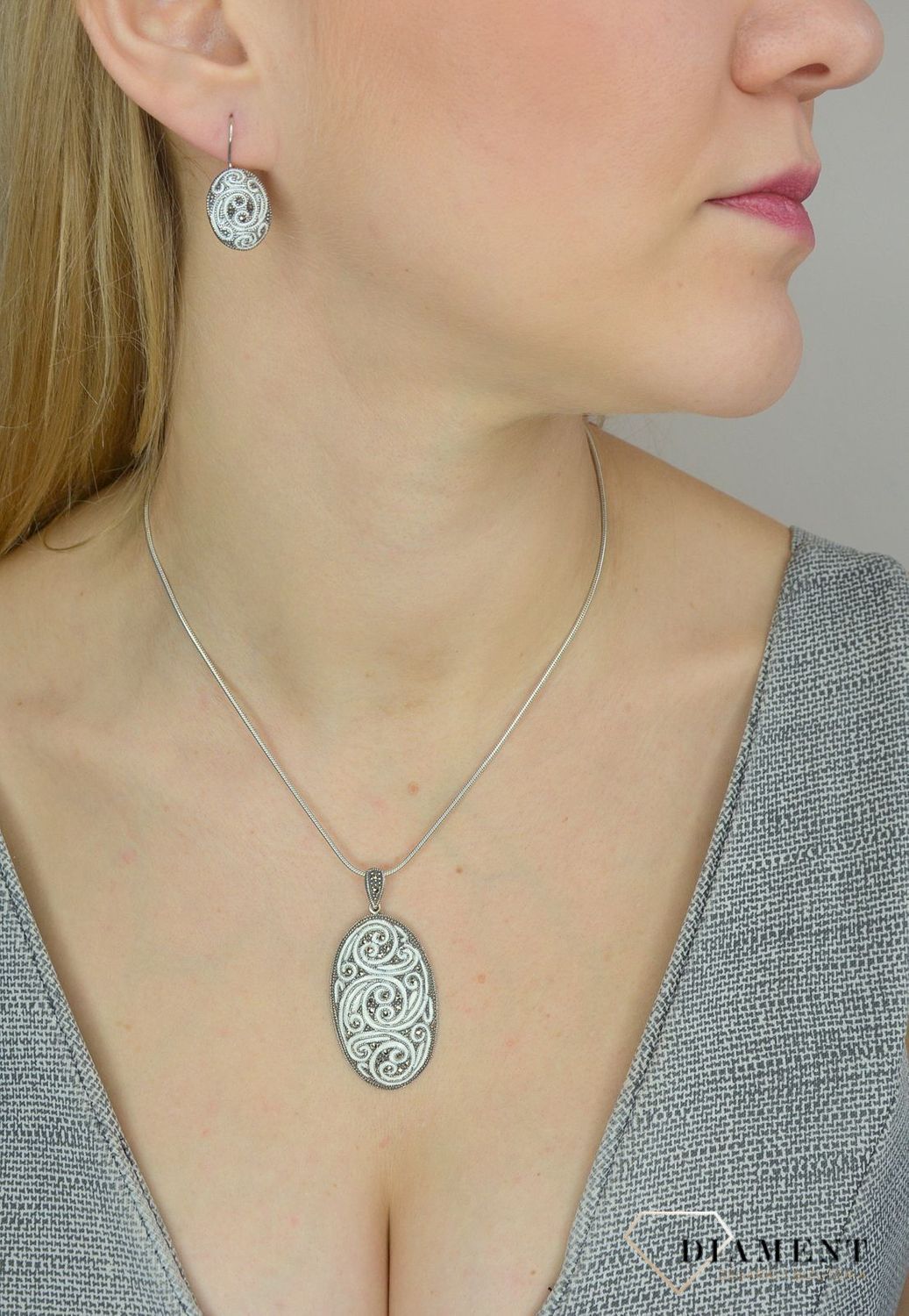 Kolczyki srebrne wiszące z markazytami 925 'Biała emalia'.jpg