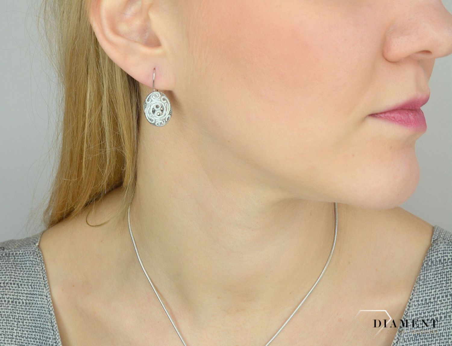 Kolczyki srebrne wiszące z markazytami 925 'Biała emalia'.jpg