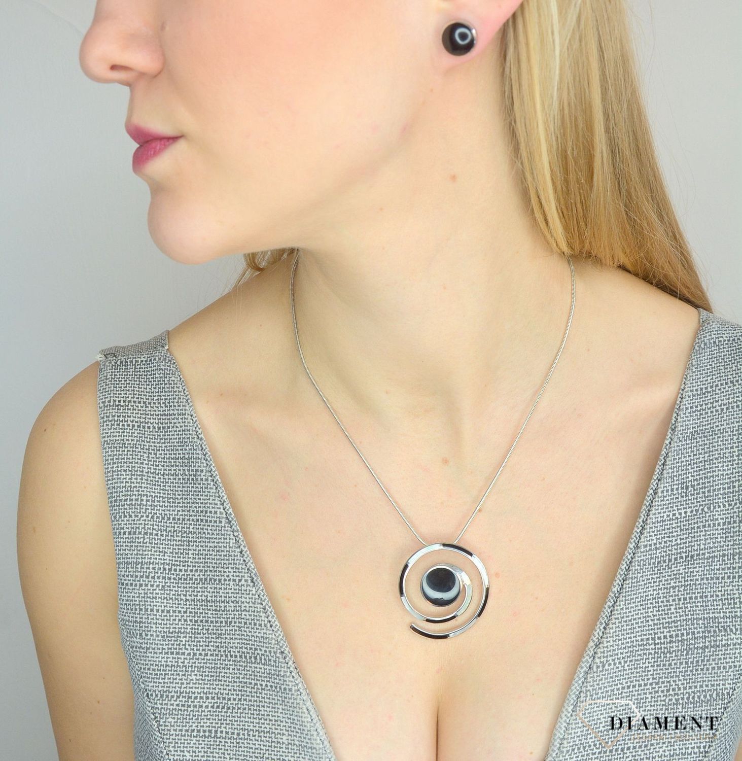 Kolczyki srebrne wkręcane z onyksem.jpg