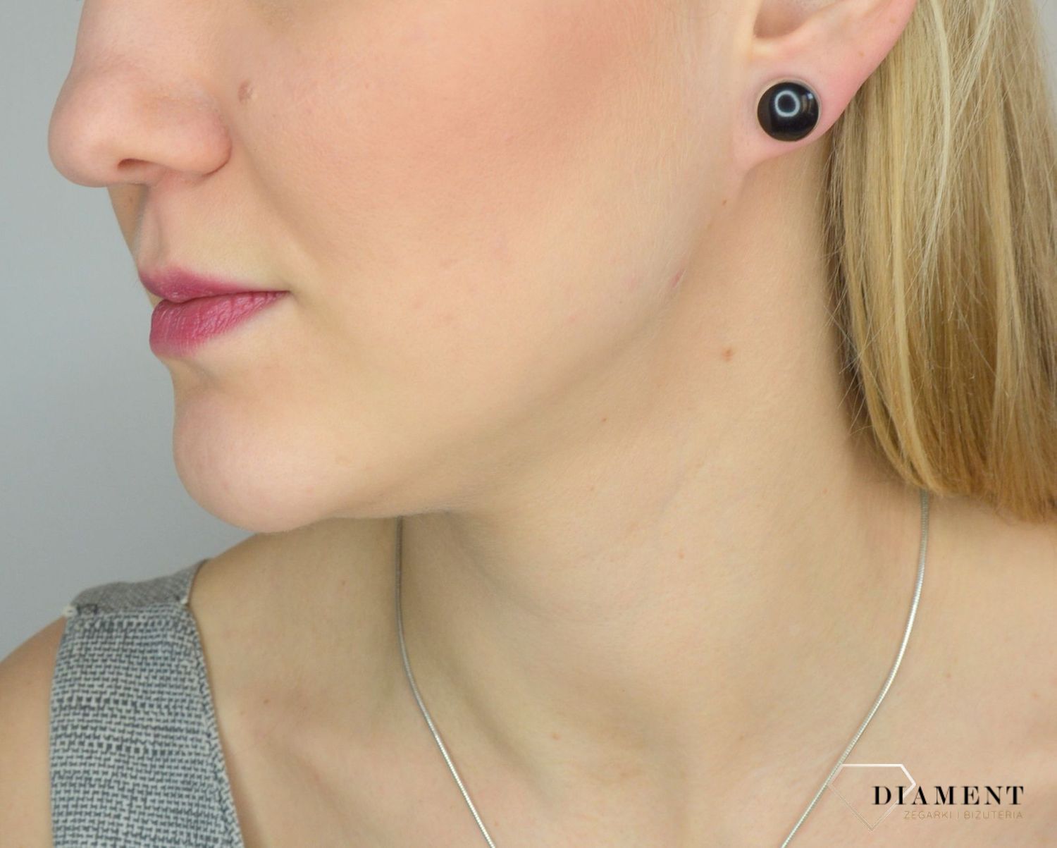 Kolczyki srebrne wkręcane z onyksem.jpg