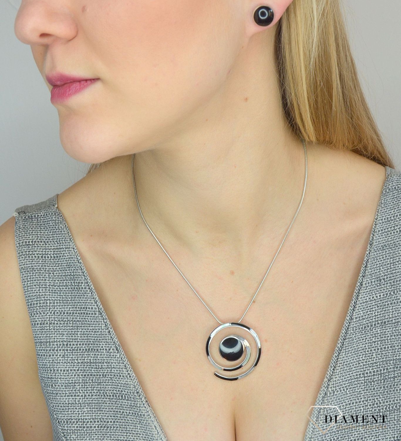 Kolczyki srebrne wkręcane z onyksem.jpg