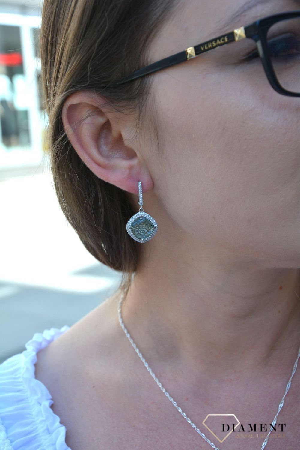 Srebrne kolczyki wiszące z cyrkoniami i zielonym kamieniem DIA-KLC-2953-925.jpg