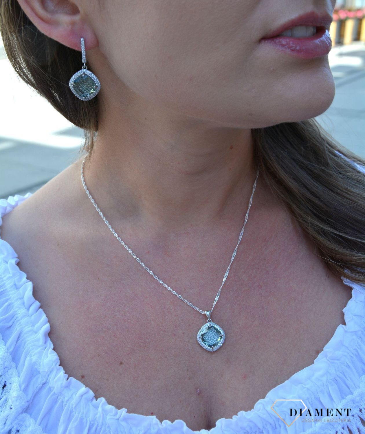 Srebrne kolczyki wiszące z cyrkoniami i zielonym kamieniem DIA-KLC-2953-925.jpg