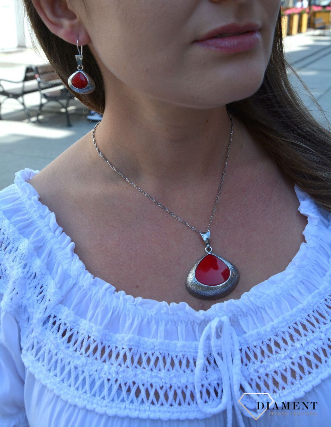 Kolczyki srebrne wiszące, oksydowane z czerwonym kamieniem DIA-KLC-2986-925.jpg