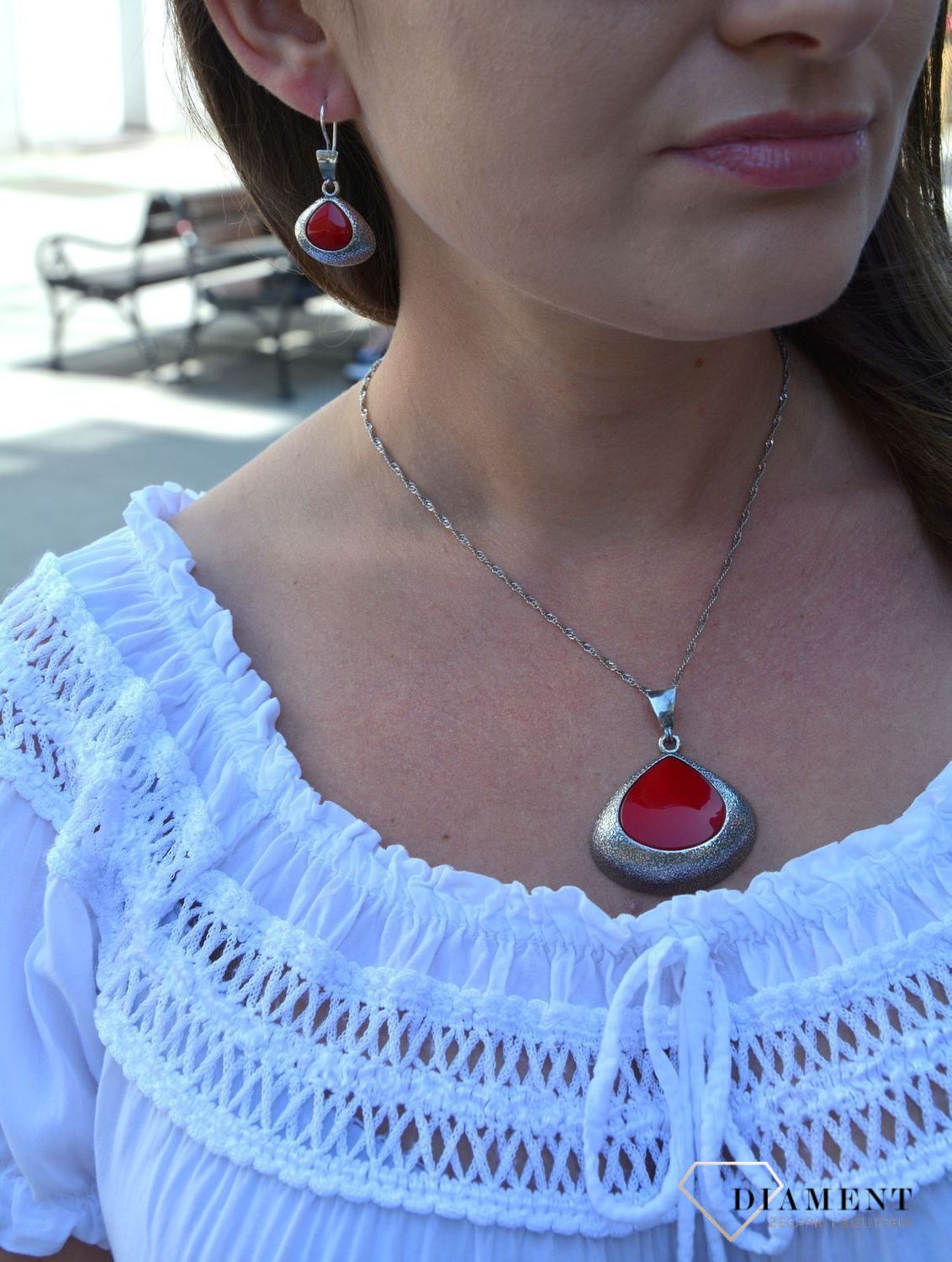 Kolczyki srebrne wiszące, oksydowane z czerwonym kamieniem DIA-KLC-2986-925.jpg