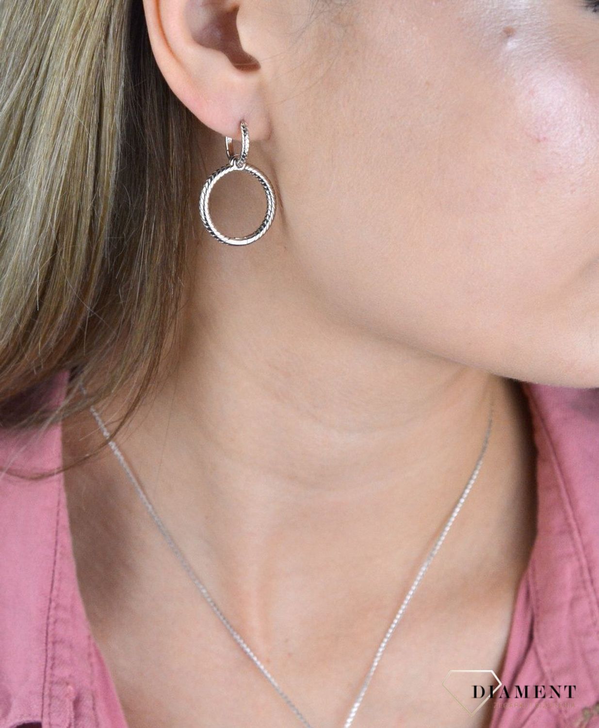 Kolczyki srebrne wiszące Podwójne koła DIA-KLC-299562C00-925.  Nietypowe koła. Kolczyki owalne.  Kolczyki klasyczne. Kolczyki na prezent. Ozdobne kółeczka . Proste kolczyki. Biżuteria na prezent..jpg