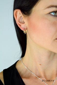 Srebrne kolczyki wiszące dwukolorowe Swarovski to uniwersalna biżuteria, która sprawdzi się także jako prezent na wiele okazji. Idealna ozdoba zarówno codziennych (3).JPG