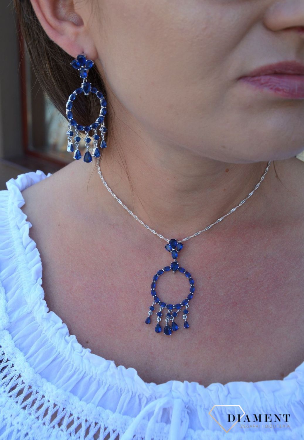 Srebrne kolczyki koła z wiszącymi elementami niebieskie cyrkonie DIA-KLC-3097-925.jpg